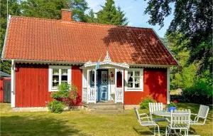 Awesome Home In Löttorp With Kitchen - Byrum