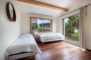 Maisons de vacances Villa Face Mer pour 10 personnes a Prefailles : photos des chambres
