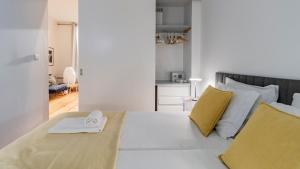 Fernandes Tomás 424 by LovelyStay