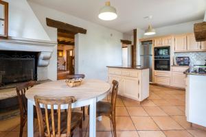 Maisons de vacances Lou Grit - Maison pour 10 avec piscine privee : photos des chambres