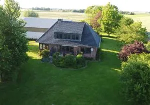 Ferienhaus "Hof Balkähm" mit 200 qm für bis zu 9 Gäste - Sauna - Landhausgarten - Wesselburenerkoog