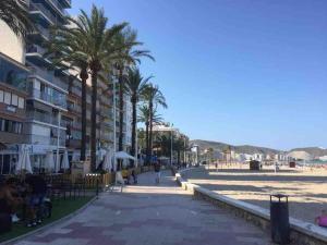 NEW STYLISH BEACH FRONT APARTMENT