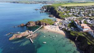 Apartment 7, Elender Cove