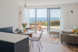 Apartment 8, Forest Cove