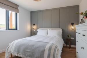 Apartment 8, Forest Cove