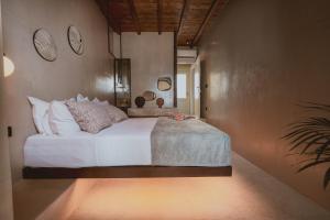 Legends in Town, by Mykonos High