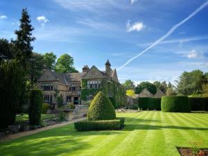 Calver Road, Baslow, Derbyshire DE45 1RR, England.