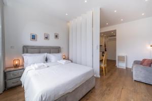 Window to Porto by Amber Star Rent