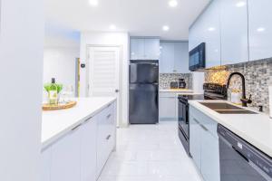 Angies-10 Min Beach-10 People-Terrace-Families