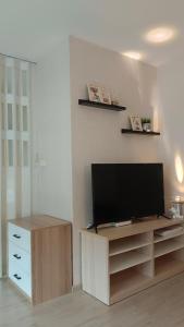 Elio Del Ray condo feel resort