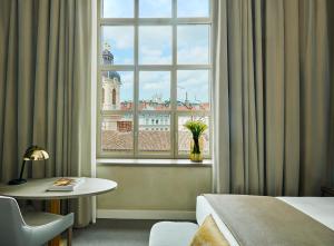 Hotels InterContinental Lyon - Hotel Dieu, an IHG Hotel : Chambre Premium Lit King-Size - Vue sur Cour - Non remboursable