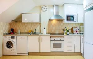 Cozy Home In Cartagena With Kitchen