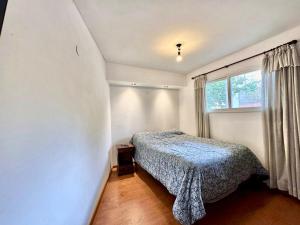 Departamento céntrico, cerca de parque, cochera,