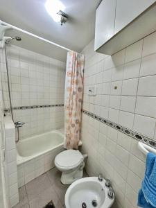 Departamento céntrico, cerca de parque, cochera,