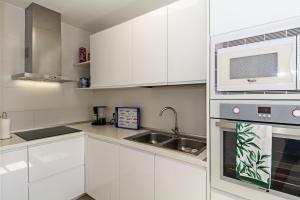 2BR Terrace Home - 10 min walk to the Beach