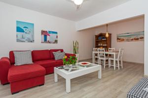 2BR Terrace Home - 10 min walk to the Beach
