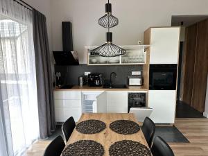 Domki Zdrojowe - Apartamentowe domki w centrum miasta - Parking