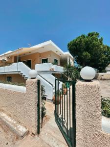 Almare House near Airport