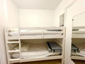 Appartements Caporizon-Baillenia-T1 Vue Montagne - Piscine St Jean de luz : photos des chambres