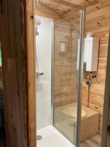 Tentes de luxe La Roulotte des Bois : photos des chambres