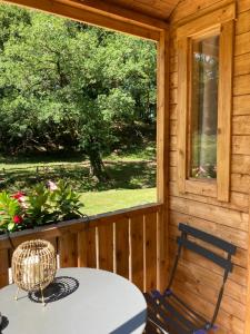 Tentes de luxe La Roulotte des Bois : photos des chambres