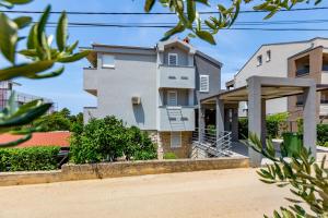 Katina apartment with private pool