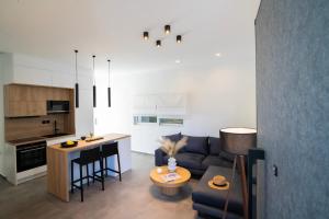 White House Vouliagmeni 2-Free parking-next to the sea