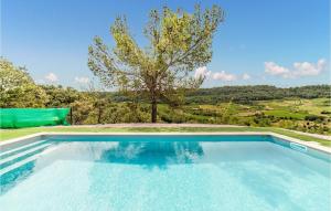 Maisons de vacances Awesome Home In Pierrerue With Wifi, Private Swimming Pool And 3 Bedrooms : photos des chambres