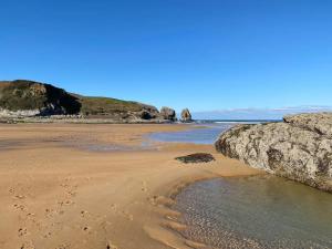 Cabaña de ensueño en el bosque y junto al mar