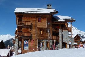 Appartements L'Aiglon - spacious 2-bedroom apartment with log fire : photos des chambres