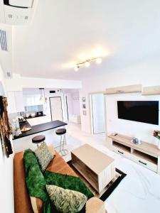 Promenada Apartment 702-La doi pasi de Plaja-190m