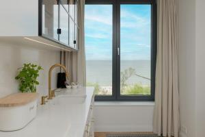 Jantaris Luxury Apartment by the Sea Mielno by Renters Prestige