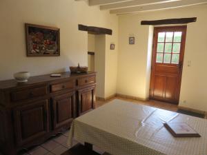 Maisons de vacances Gite Moitron-sur-Sarthe, 4 pieces, 7 personnes - FR-1-410-345 : photos des chambres