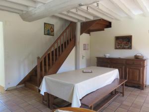 Maisons de vacances Gite Moitron-sur-Sarthe, 4 pieces, 7 personnes - FR-1-410-345 : photos des chambres