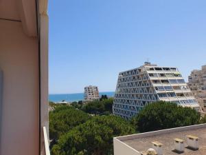 Appartements T2 vue panoramique centre-ville Parking prive Clim - ROSSIconciergerie : photos des chambres