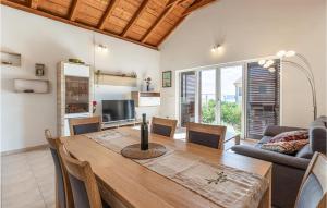 Cozy Home In Maslenica With Wifi