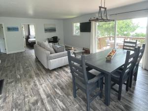 Modern, Sunset Waterfront Cottage with EV Charger