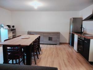 Grand appartement de 3 chambres moderne et spacieux, entièrement meublé