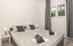 2 Bedroom Cozy Apartment In Zaboric