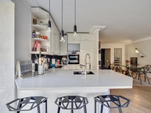 Beau 4 pièces avec grand jardin et tennis proche HEC et INRAE