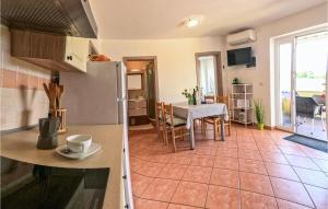 Stunning Apartment In Lovrecica