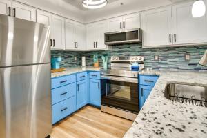 Modern Branson Condo on Thousand Hills Golf Course