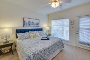 Lake-View Balcony Hot Springs Penthouse!