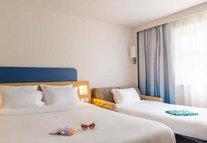 Hotels B&B HOTEL Lyon Nord 4 etoiles : Chambre Standard - 1 Lit Double et Canapé-Lit Simple - Non remboursable