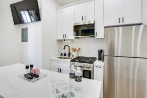 Modern New Orleans Studio on Bourbon Street!
