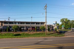 Riverside Inn and Suites