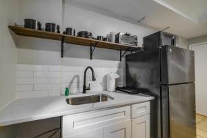 Washington, DC, Area Apartment Less Than 2 Mi to Subway!