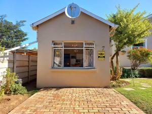 Cozy Garden Cottage!