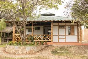 CABAÑA FAMILIAR en EcoparqueChinauta, PISCINA, GRANJA, JUEGOS, PESCA, RESTAURANTE - Arbeláez