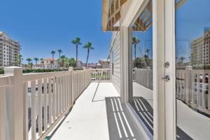 Luxury 5BR Family Condo in Beachfront Resort with Private Pool